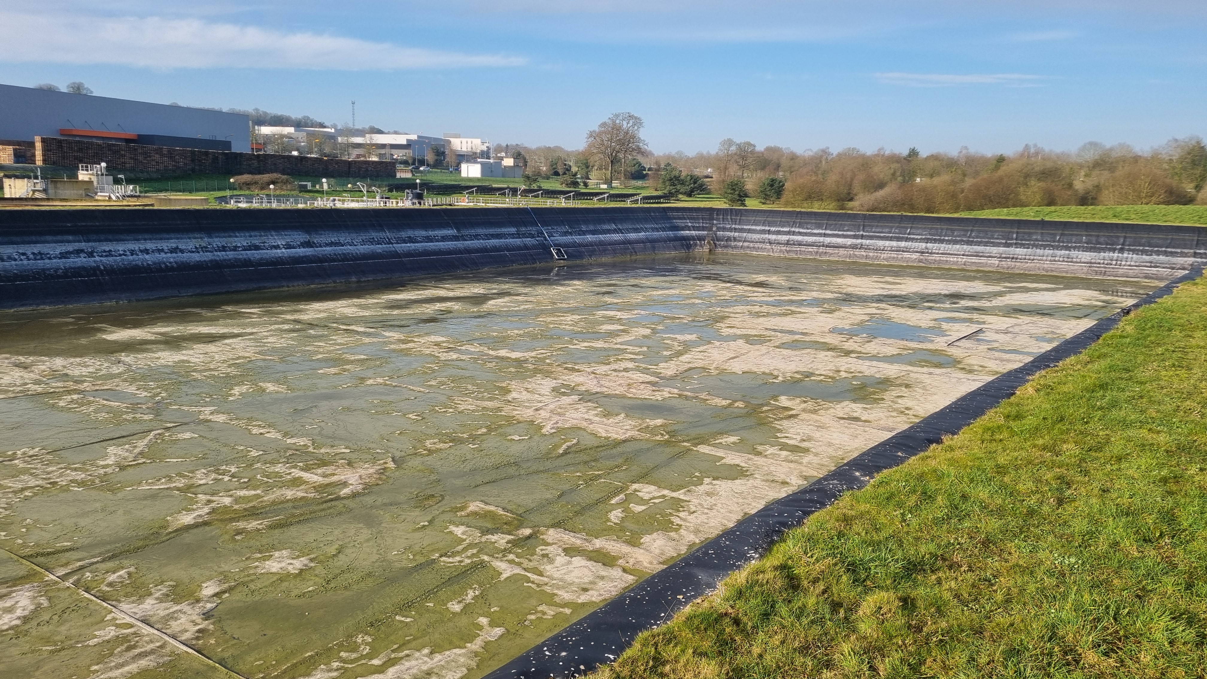 Nettoyage bassin de confinement - Travaux d'assainissement collectif & non collectif, SEDDA à Rieux - 1